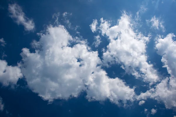 White clouds on the blue sky — Stock Photo, Image