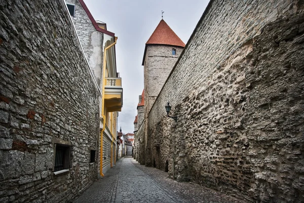 Jalan sempit di Old Tallinn — Stok Foto