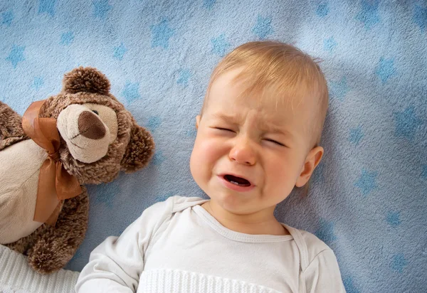 Годовалый ребенок плачет — стоковое фото