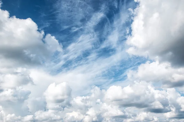 White clouds in the sky — Stock Photo, Image