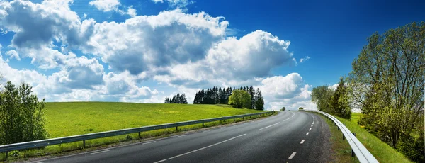 Road panorama on sunny spring day — Stock Photo, Image