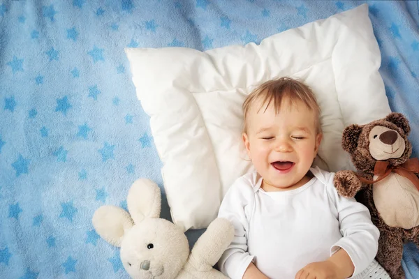 Ett år gammal baby med väckarklocka — Stockfoto