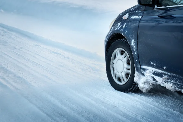 Närbild av bildäck i vinter — Stockfoto