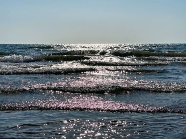 Denizde dalgalar, akşamları suyun gücü..