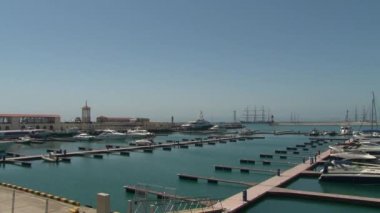 Panorama sığ yatak - marina seaport gemiler ve yatlar