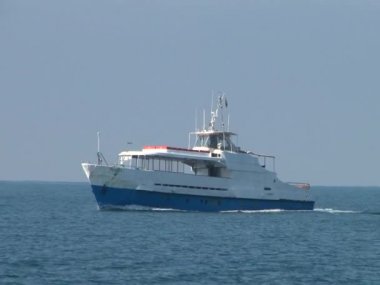 Denizin üzerinde zevk tekne yelken