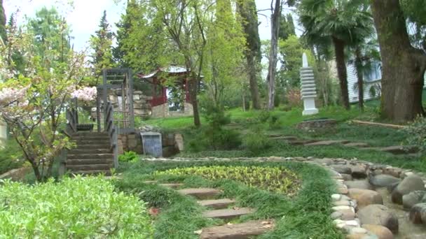 Panorama over the Japanese garden in the arboretum — Stock Video