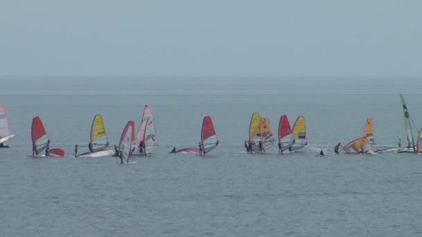 Athletes at the sailing courts floating in the waters of the city of Sochi on the Black Sea — Stock Video