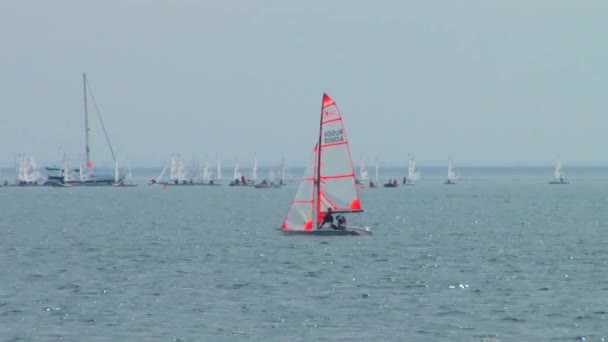 Yacht racing is a competition of athletes in sailing sports in May 2015 in the Black sea near the city of Sochi — стоковое видео