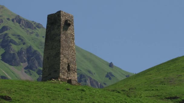 Medieval Alpine village main Caucasus mountain range in the North Osetia-Alania — Vídeos de Stock