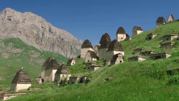 The medieval city of the dead in the village of Dargavs in North Ossetia-Alania — Stock Video