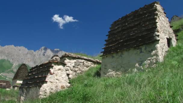 Kuzey Osetya-Alanya Dargavs Köyü ölü Ortaçağ kenti — Stok video