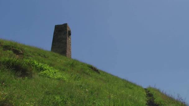 A cidade medieval dos mortos na aldeia de Dargavs na Ossétia do Norte-Alânia — Vídeo de Stock