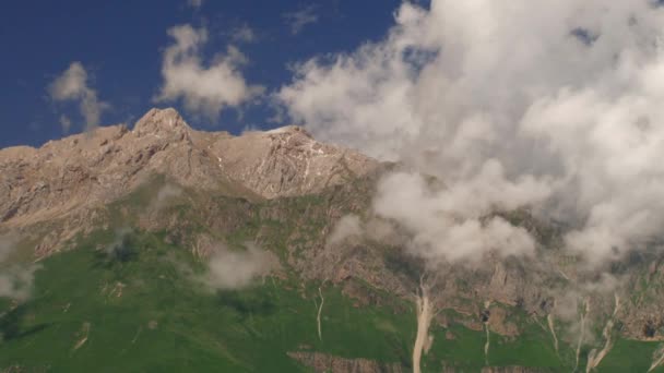 Природа и пейзажи горных ущелий — стоковое видео