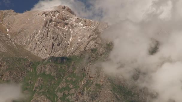 Nature and landscapes mountainous gorges — Stock Video