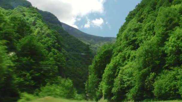 Uma viagem para as estradas montanhosas na República da Ossétia do Norte-Alânia , — Vídeo de Stock