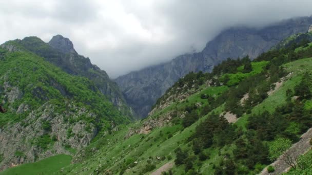 Doğa ve manzara dağlık gorges — Stok video