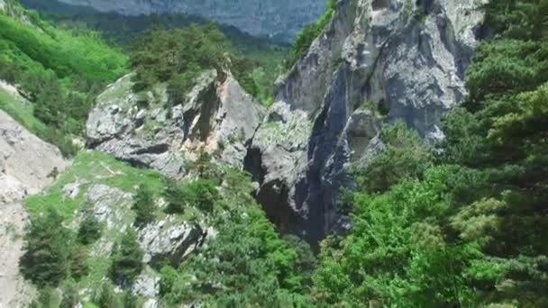 Vues sur la nature Gorges du Kurtat d'Ossétie du Nord-Alanie — Video