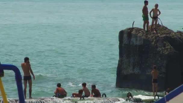 La zona d'acqua del Mar Nero al largo della costa di Sochi — Video Stock