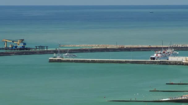 Het Revier/gebied van de Zwarte Zee voor de kust van Sotsji — Stockvideo