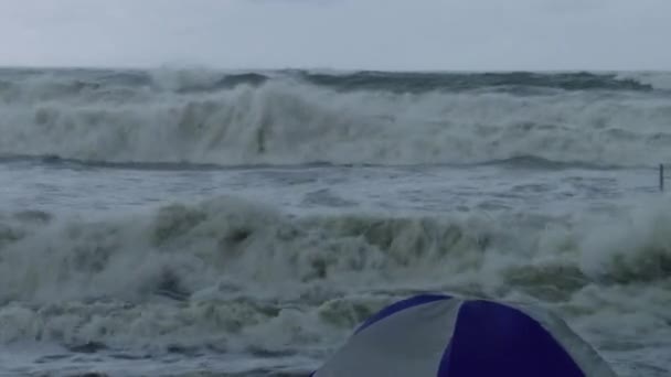 Καλοκαιρινή καταιγίδα στη μαύρη θάλασσα — Αρχείο Βίντεο