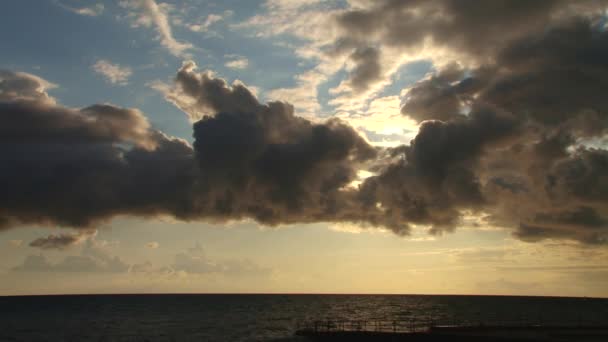 Svarta havet liggande nära staden Sochi — Stockvideo