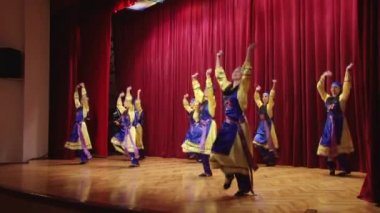 Çocuk dans topluluğu 