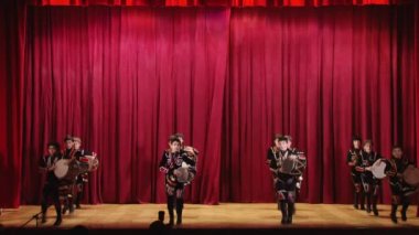 Çocuk dans topluluğu 