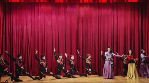 Αντιμετώπιση των παιδιών σύνολο χορού "Iveria" πόλη του Sochi, για τη συναυλία — Αρχείο Βίντεο