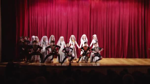 Adres children's dansensemble "Iveria" de stad van Sotsji op het concert — Stockvideo