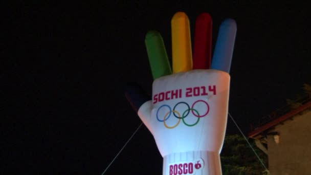 Visitas nocturnas al centro de Sochi durante los Juegos Olímpicos de febrero de 2014 — Vídeos de Stock