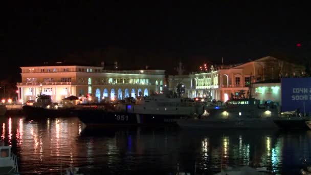 Nacht uitzicht centrum Sotsji tijdens de Olympische spelen in februari 2014 — Stockvideo