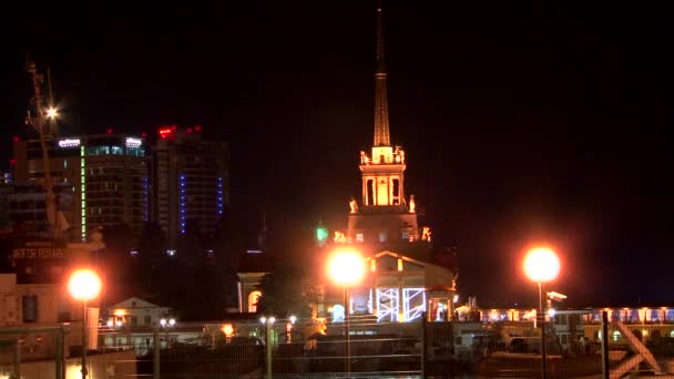 Noční výhled na centrum během olympijských her v únoru 2014 Sochi — Stock video