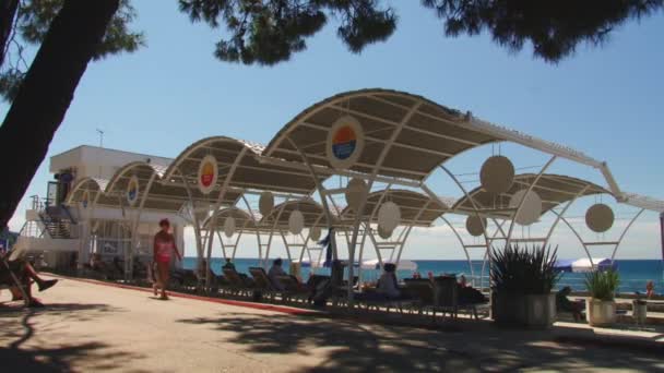 Strandvakantie op de Zwarte Zee resort stad Sotsji — Stockvideo