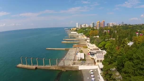 Panorama de la zona costera de Sochi con aire — Vídeo de stock