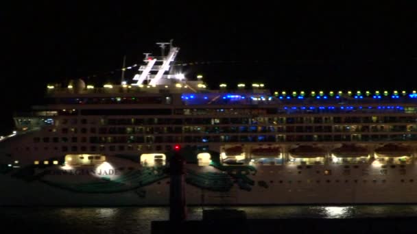 Viste notturne nel centro di Sochi durante i Giochi Olimpici di febbraio 2014 — Video Stock