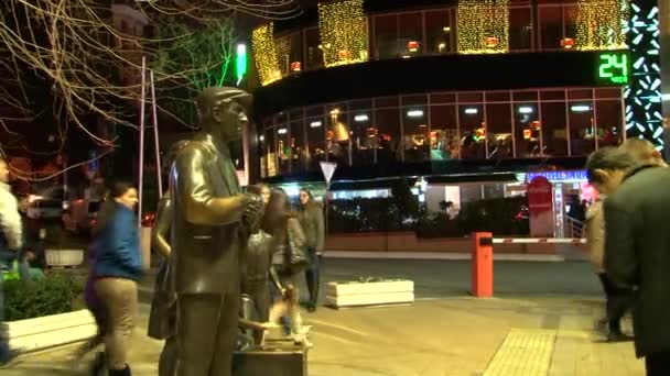 Vues nocturnes au centre-ville de Sotchi pendant les Jeux Olympiques de février 2014 — Video