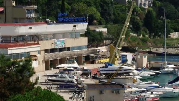 Centro de vela del puerto en la ciudad de Sochi, el Cáucaso, Rusia, el Mar Negro — Vídeos de Stock