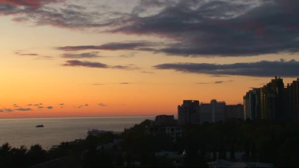 Pôr do sol na cidade de Sochi, Rússia, o Cáucaso — Vídeo de Stock