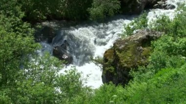 Kuzey Osetya'da Kurtat Gorge. Kanyon.