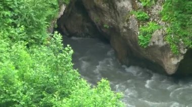 Kuzey Osetya'da Kurtat Gorge. Kanyon.