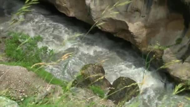 Kurtat Gorge in Noord-Ossetië. Canyon. — Stockvideo