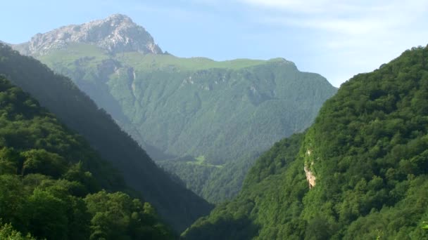 Tipos e atrações Gargantas de Kurtat da Ossétia do Norte-Alânia, Rússia, o Cáucaso . — Vídeo de Stock