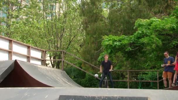 Competitions parkour in a city park Sochi, Russia — Stock Video