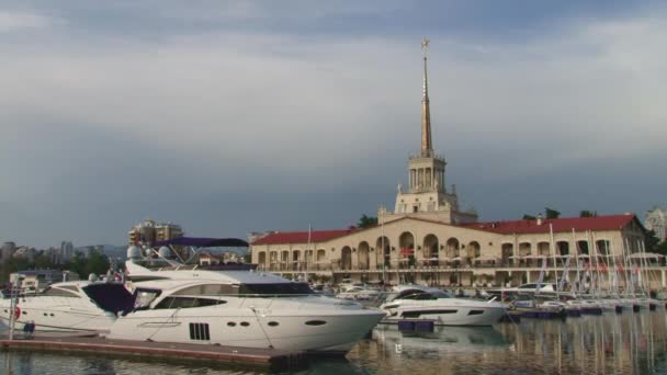 Перегляд морський порт міста Сочі, Російська Федерація — стокове відео