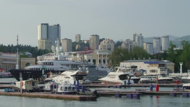 Vista porto marittimo città di Sochi, Russia — Video Stock