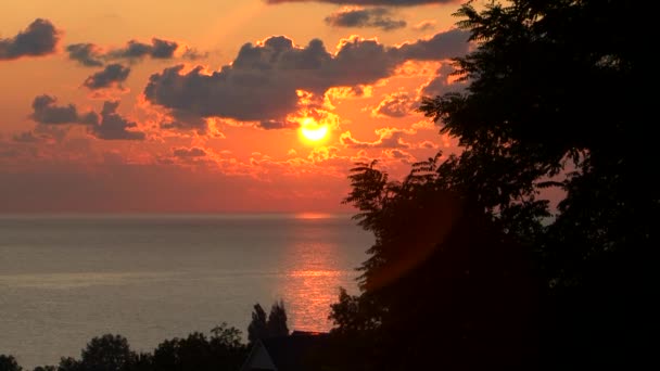 Puesta de sol en la ciudad de Sochi, en el Mar Negro, Rusia — Vídeo de stock