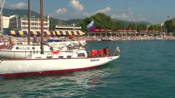 Vacaciones de verano en el Mar Negro en el pueblo. Montañas Lazarevskoye. Sochi. . — Vídeos de Stock