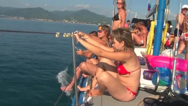 Férias de verão no Mar Negro na aldeia. Montanhas Lazarevskoye. Sochi. . — Vídeo de Stock