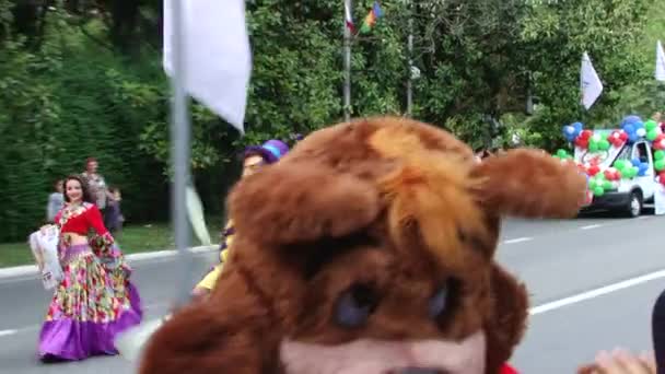Slavnostní Karneval ve městě Soči, Rusko — Stock video